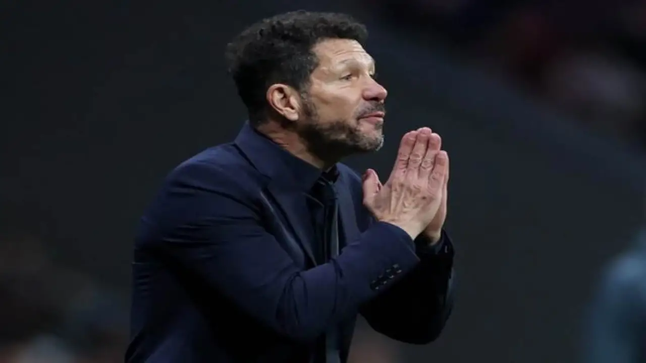 أتلتيكو مدريد يحسم ملف بقاء المدرب سيميوني بعقد مستمر حتى عام 2027